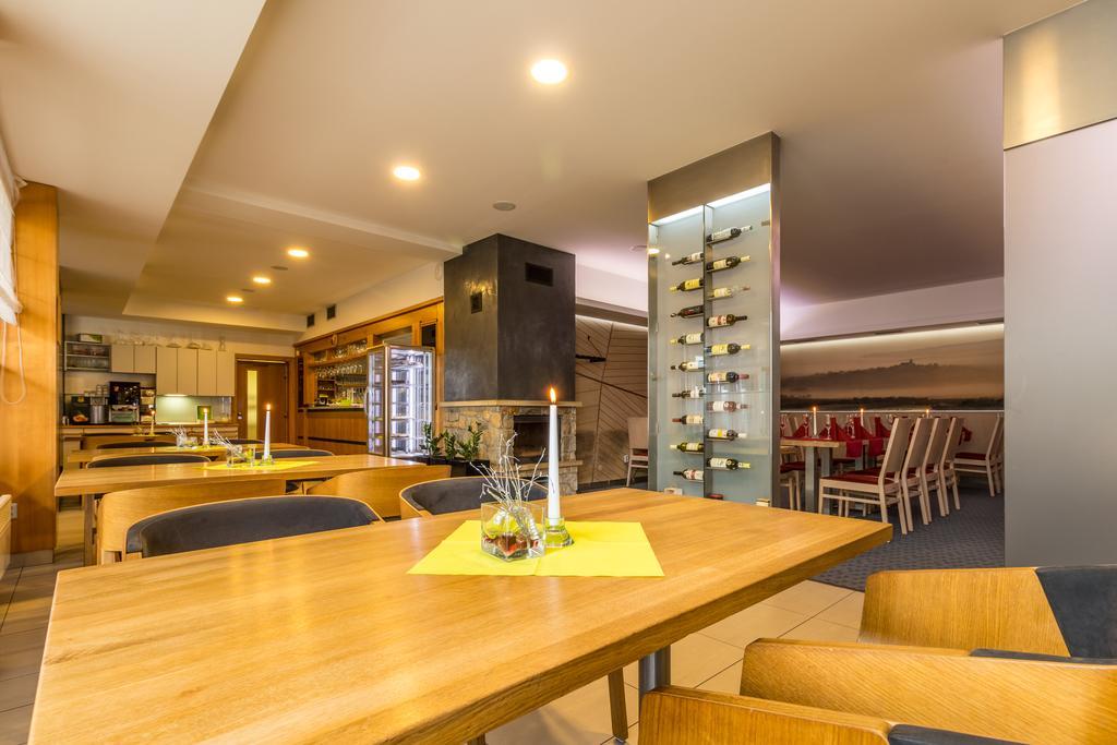Hotel Kravi Hora โบเรติตเซ ภายนอก รูปภาพ